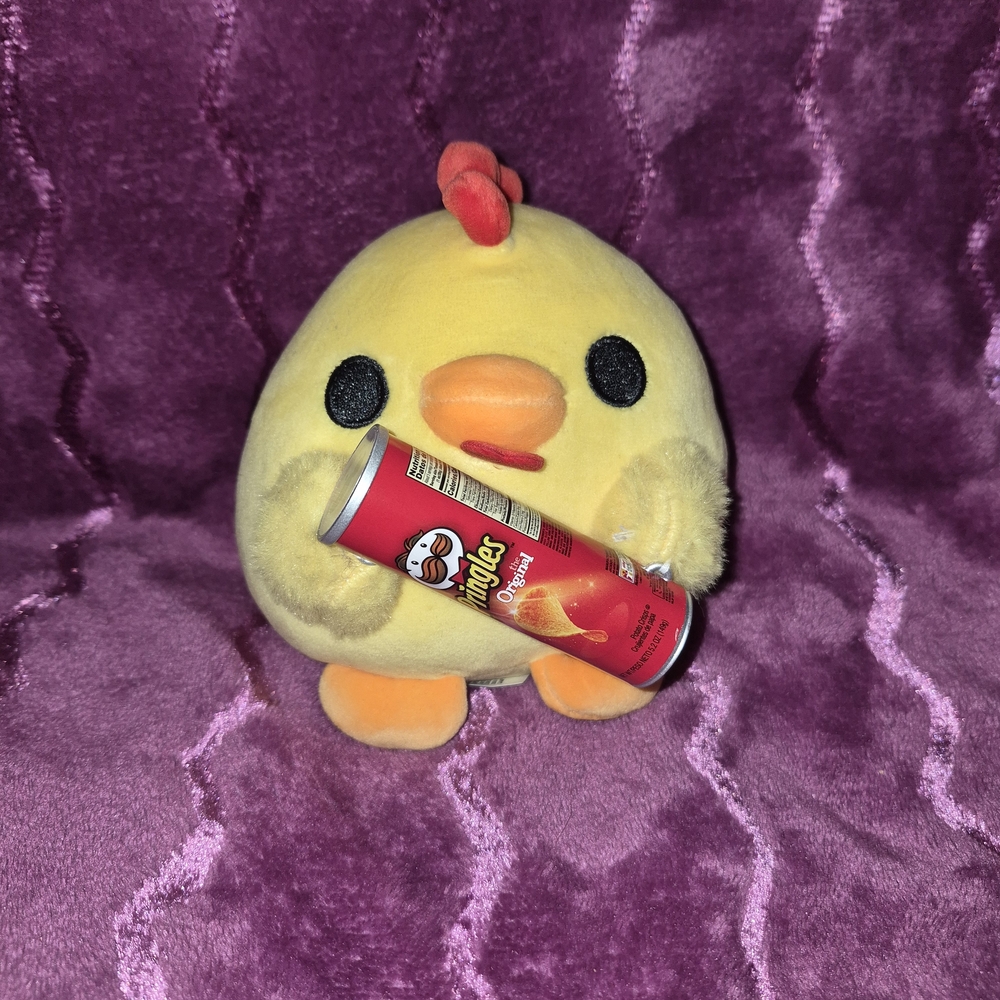 Snackles Chicken Plush With Pringles By Zuru 5.5 "